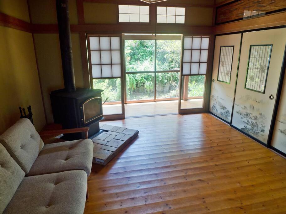 Asama Vista Quiet With View, Foreign Hosts